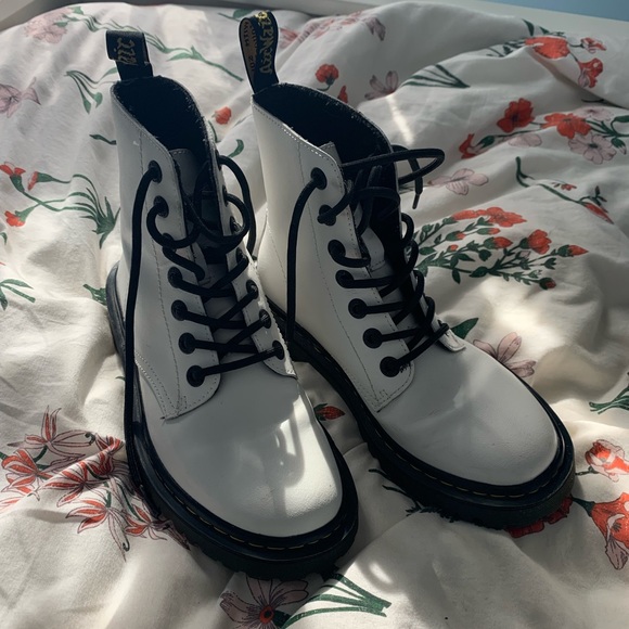 good condition white doc martens! - Picture 2 of 11